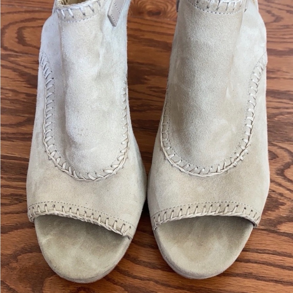Via Spiga Cream Peep Toe Heels - Picture 6 of 7